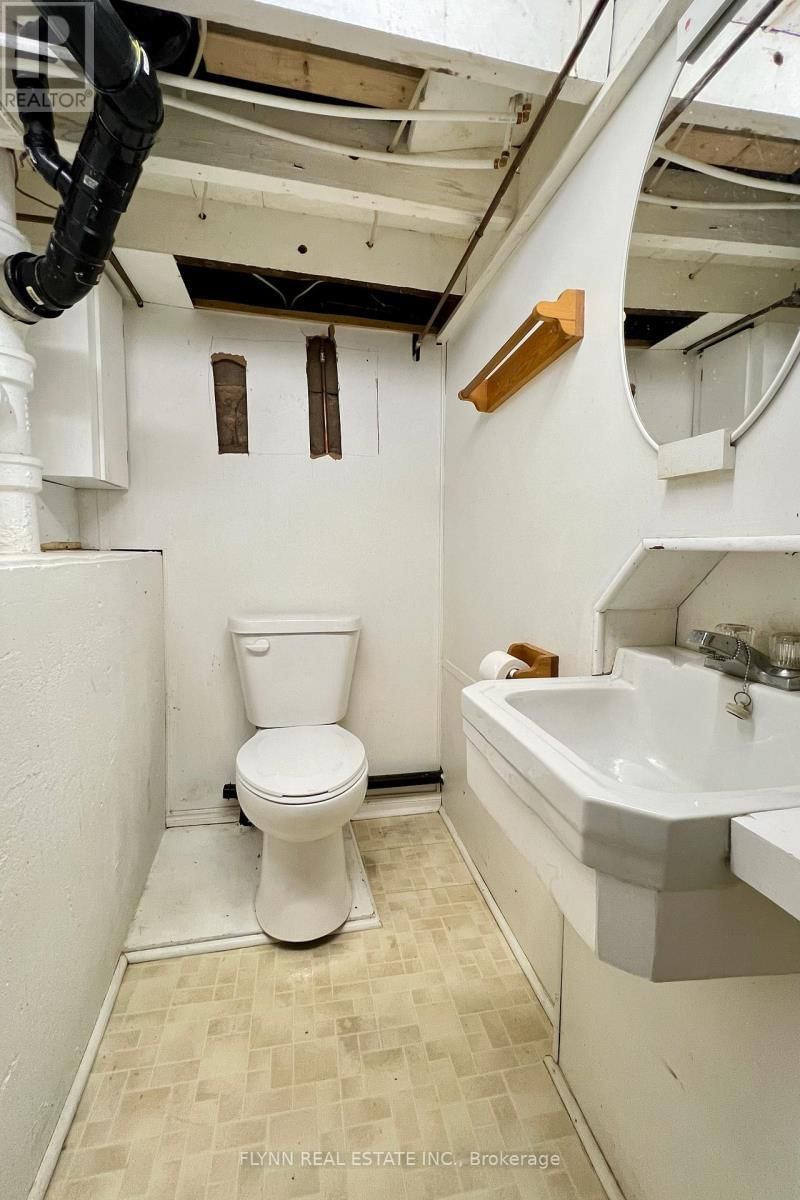 6594 BARKER STREET Image 22