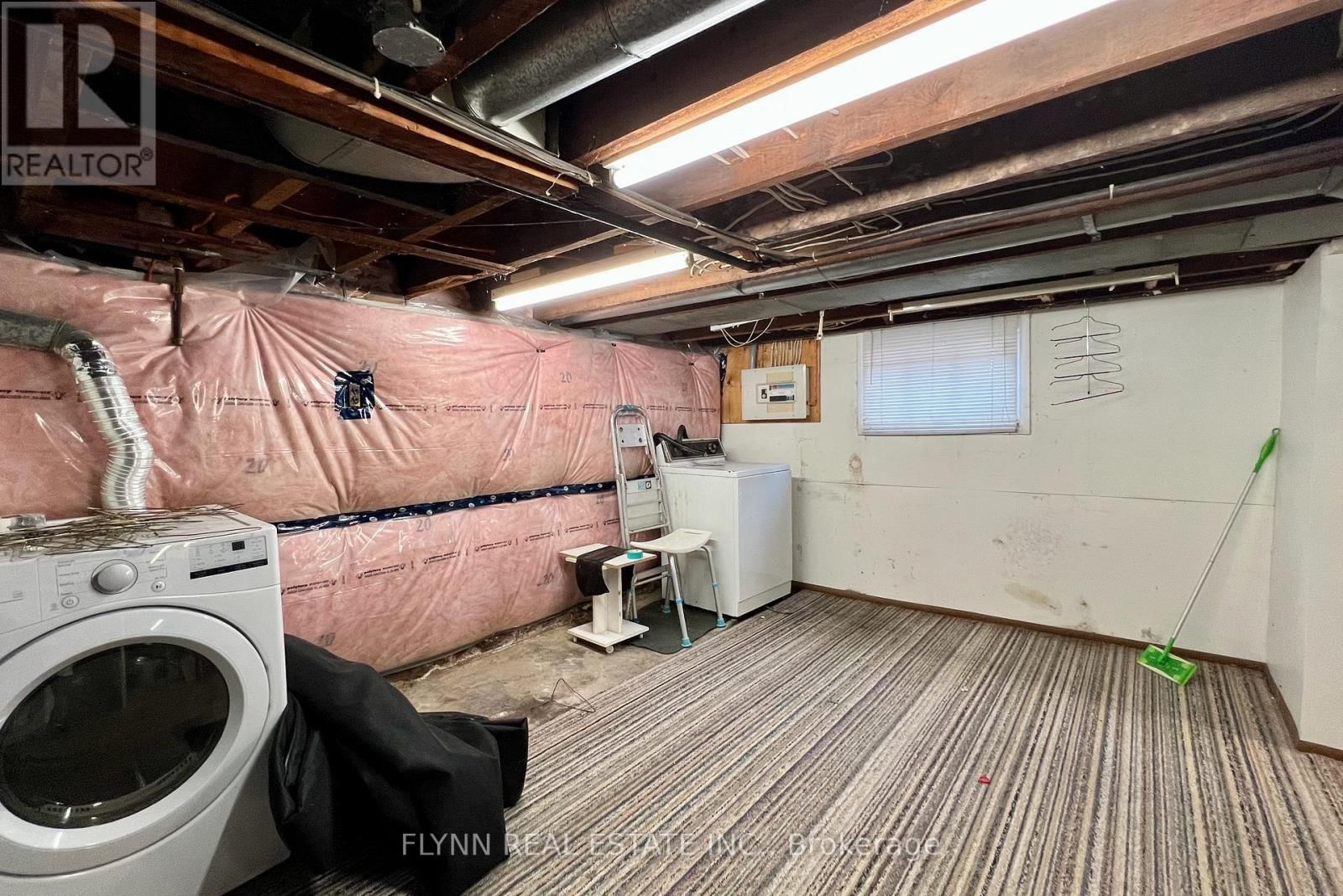 6594 BARKER STREET Image 24