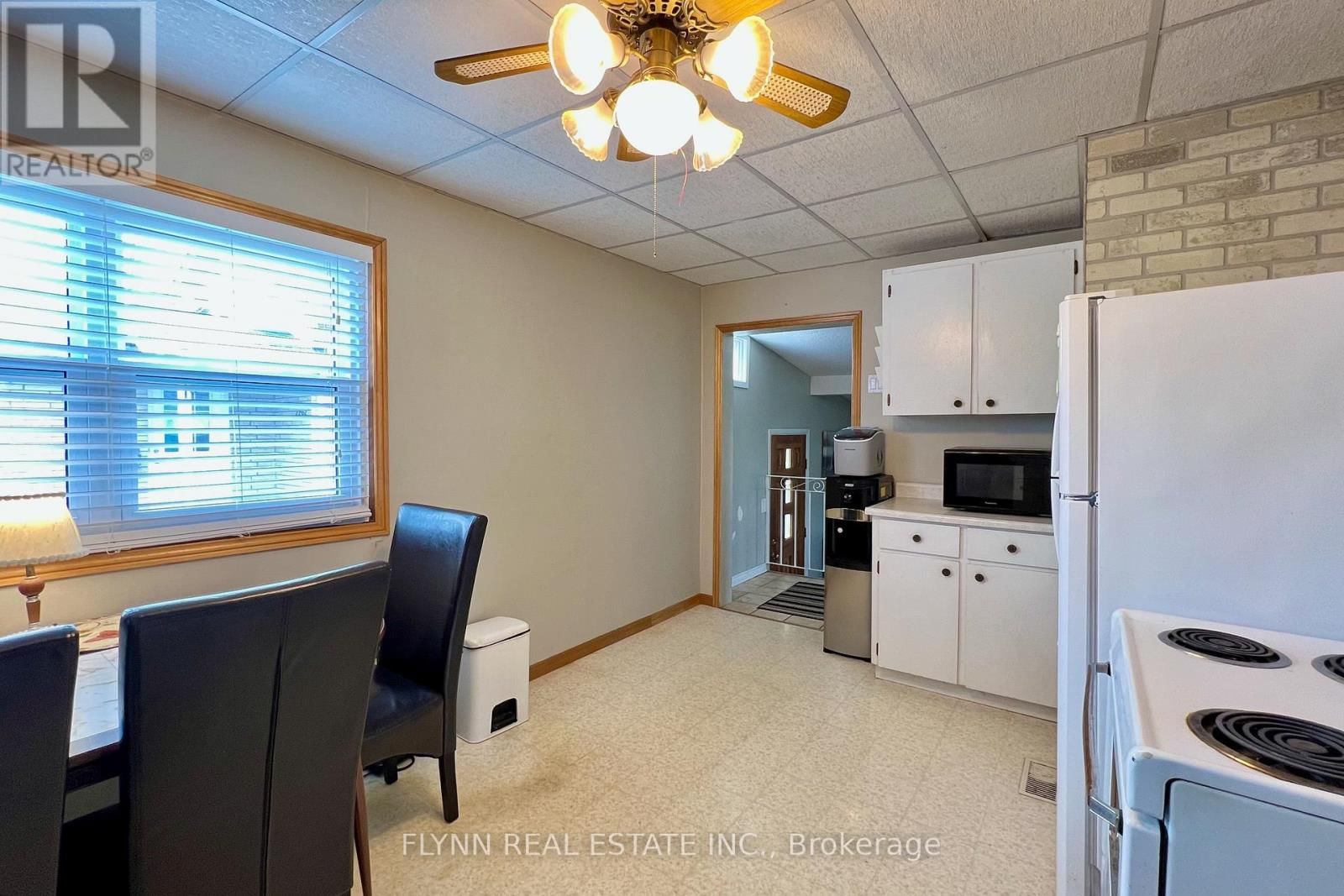 6594 BARKER STREET Image 8