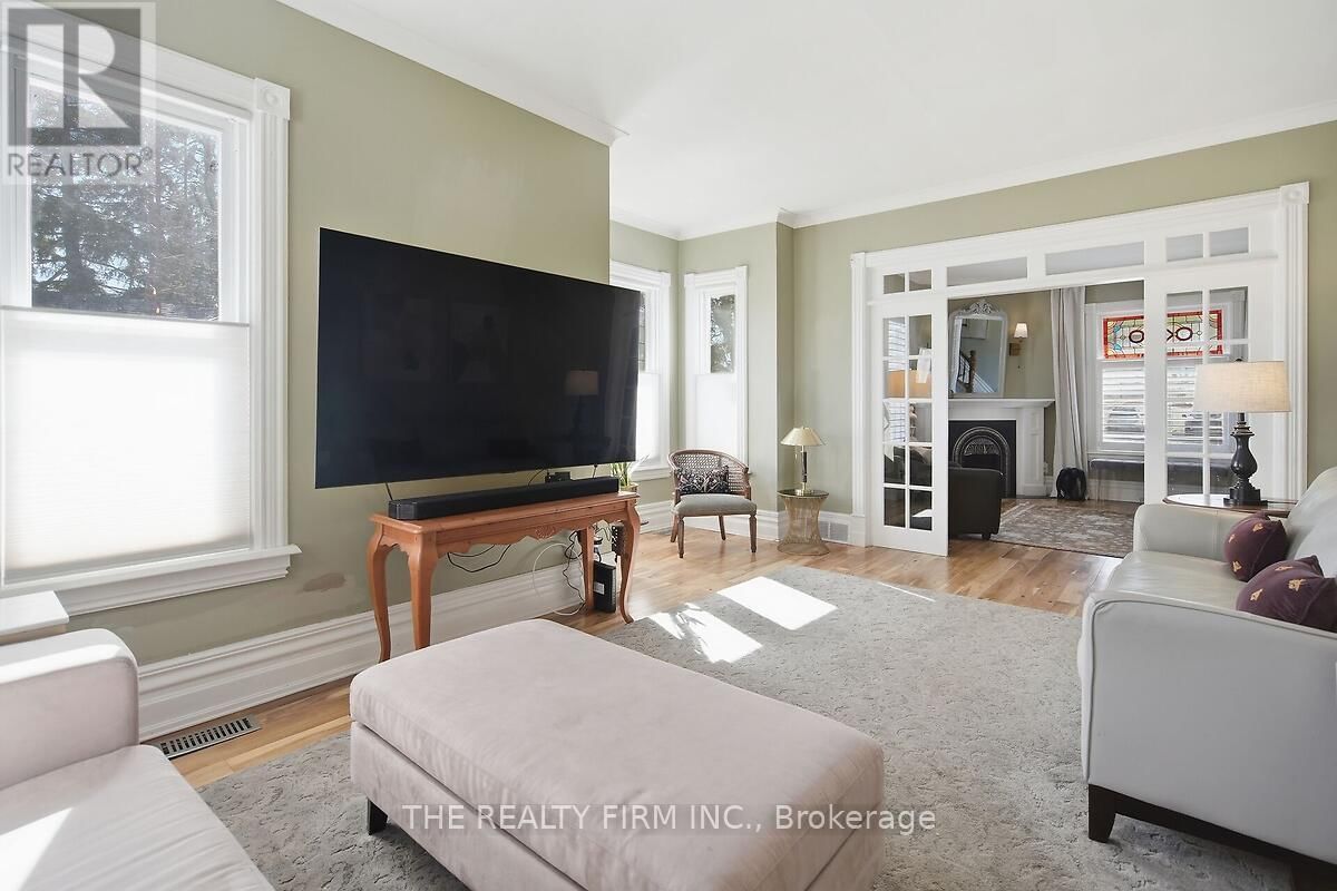 422 GREENFIELD STREET Image 13