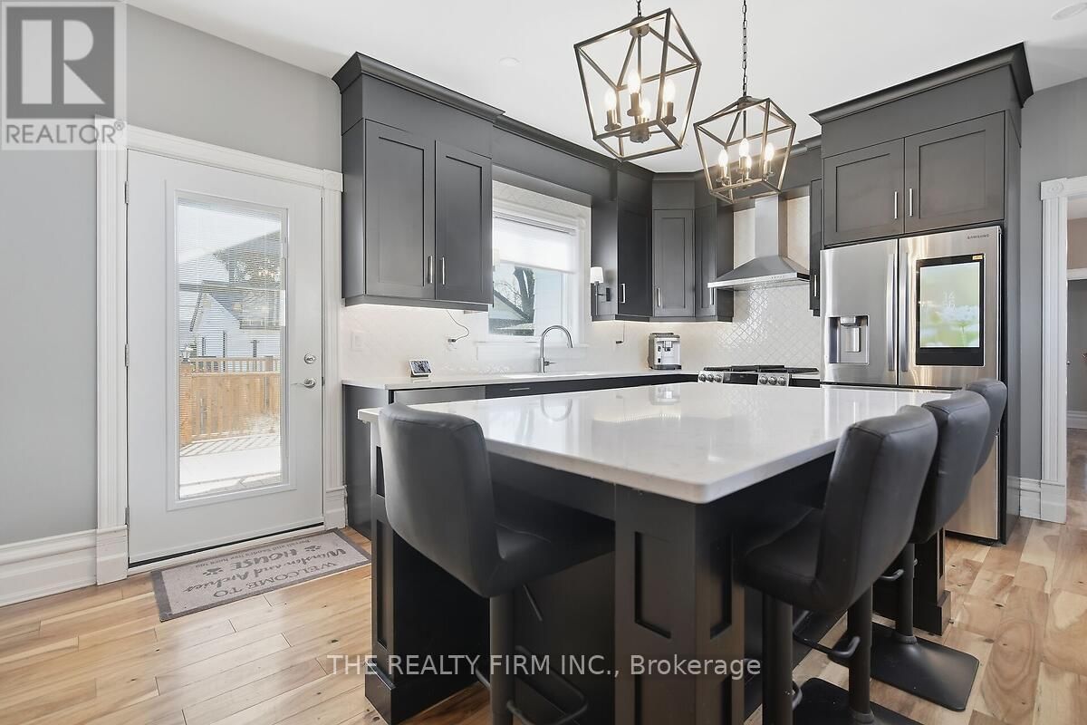 422 GREENFIELD STREET Image 16