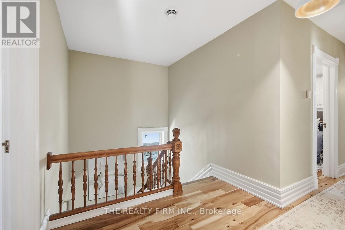 422 GREENFIELD STREET Image 28