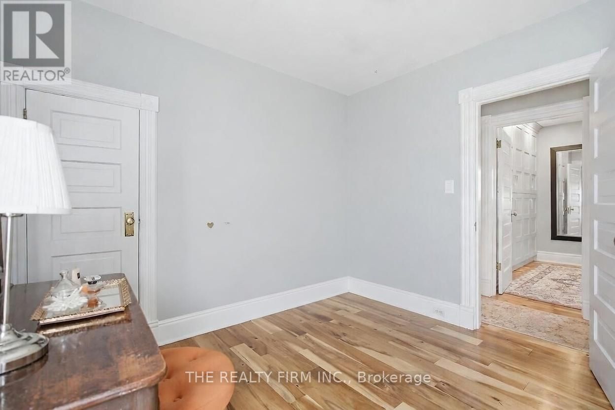 422 GREENFIELD STREET Image 31