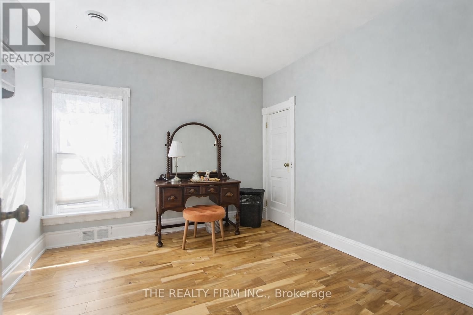 422 GREENFIELD STREET Image 32