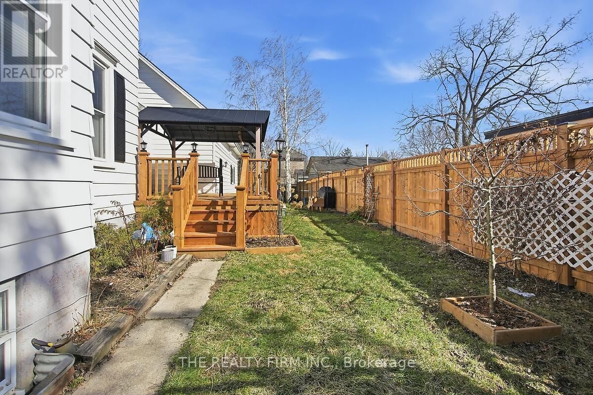 422 GREENFIELD STREET Image 39