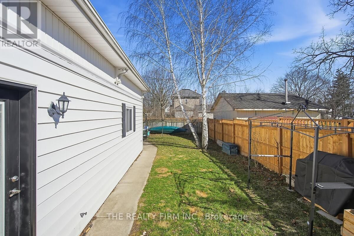 422 GREENFIELD STREET Image 41