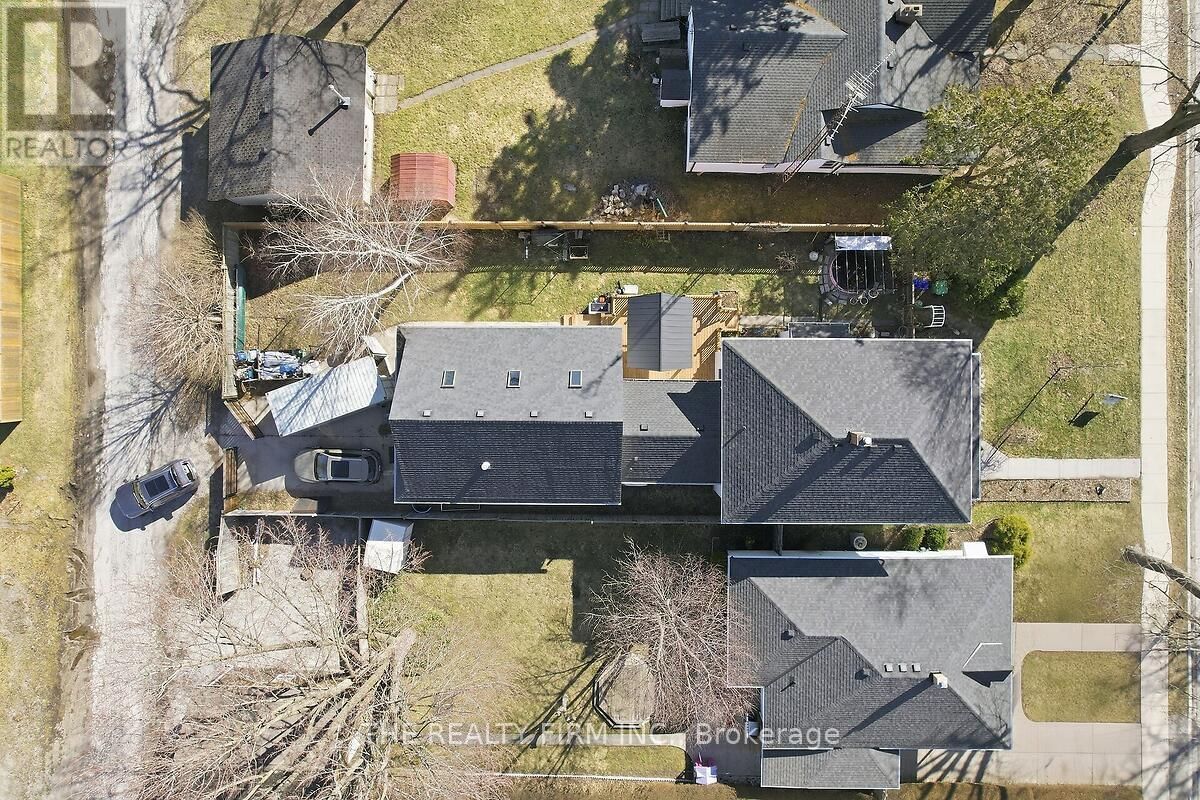 422 GREENFIELD STREET Image 43