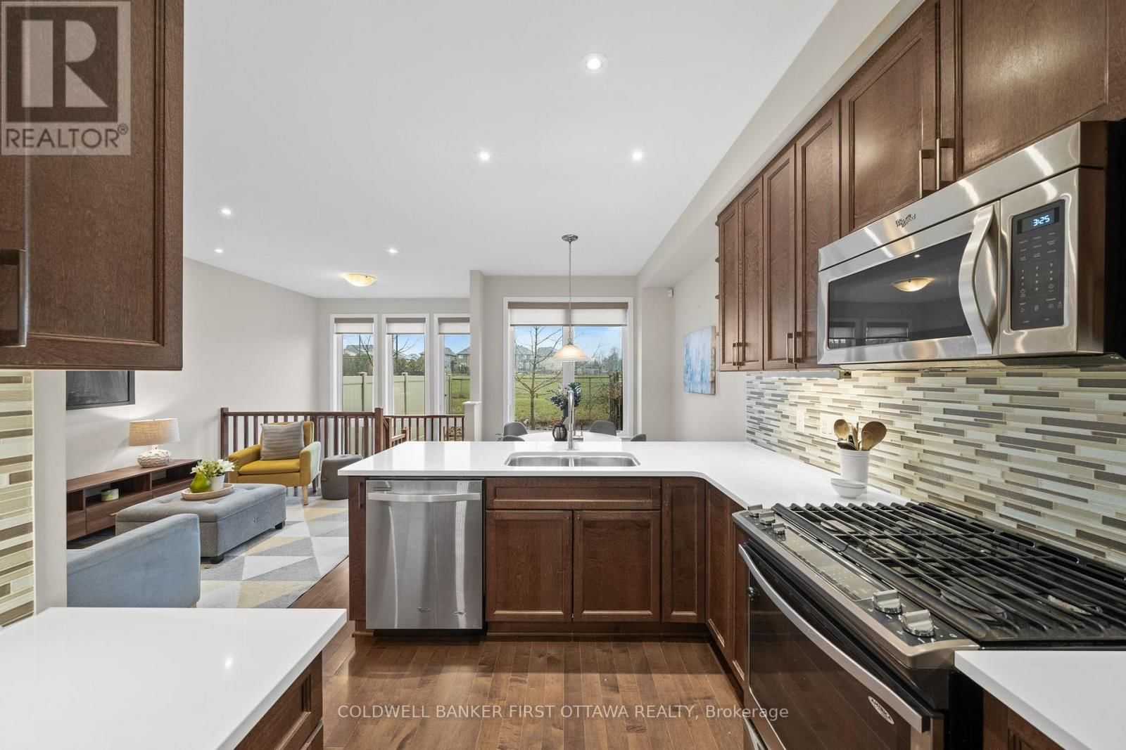 278 FERGUS CRESCENT Image 11