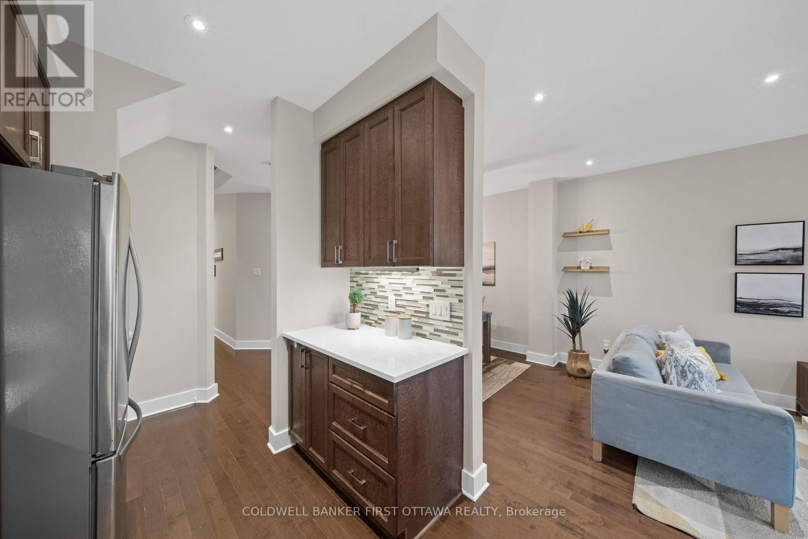 278 FERGUS CRESCENT Image 12