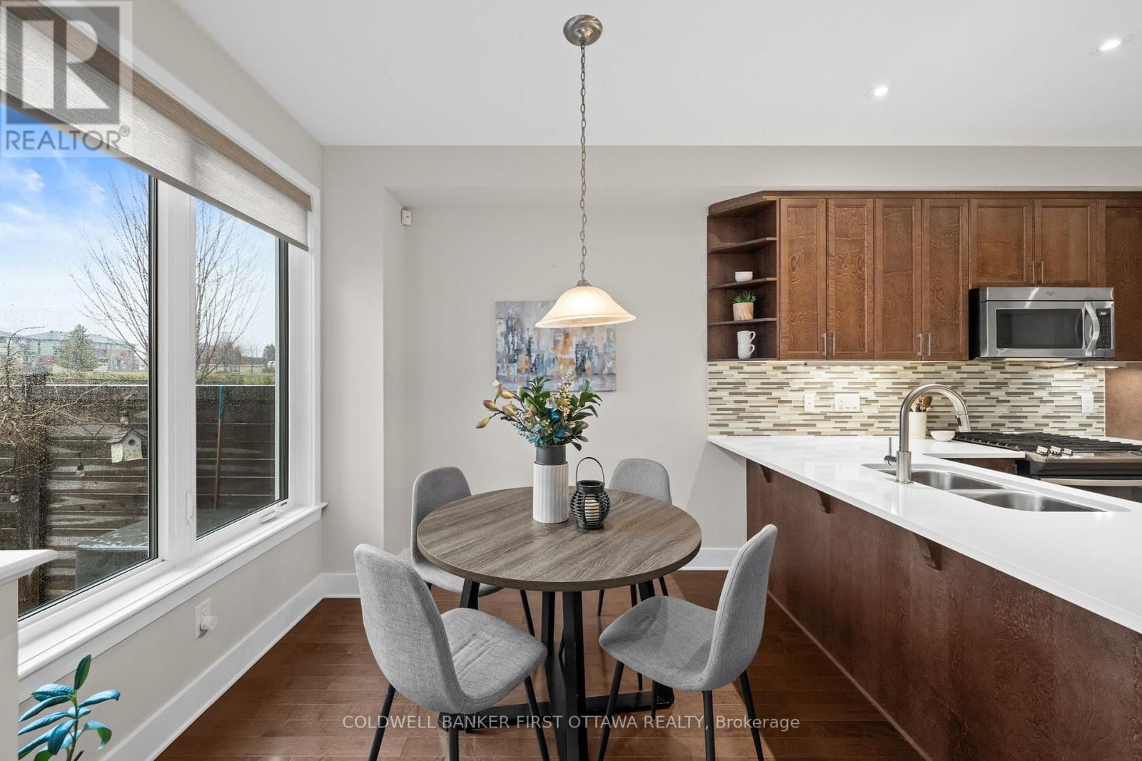 278 FERGUS CRESCENT Image 13