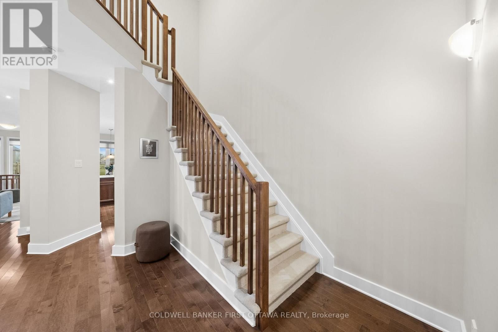 278 FERGUS CRESCENT Image 14