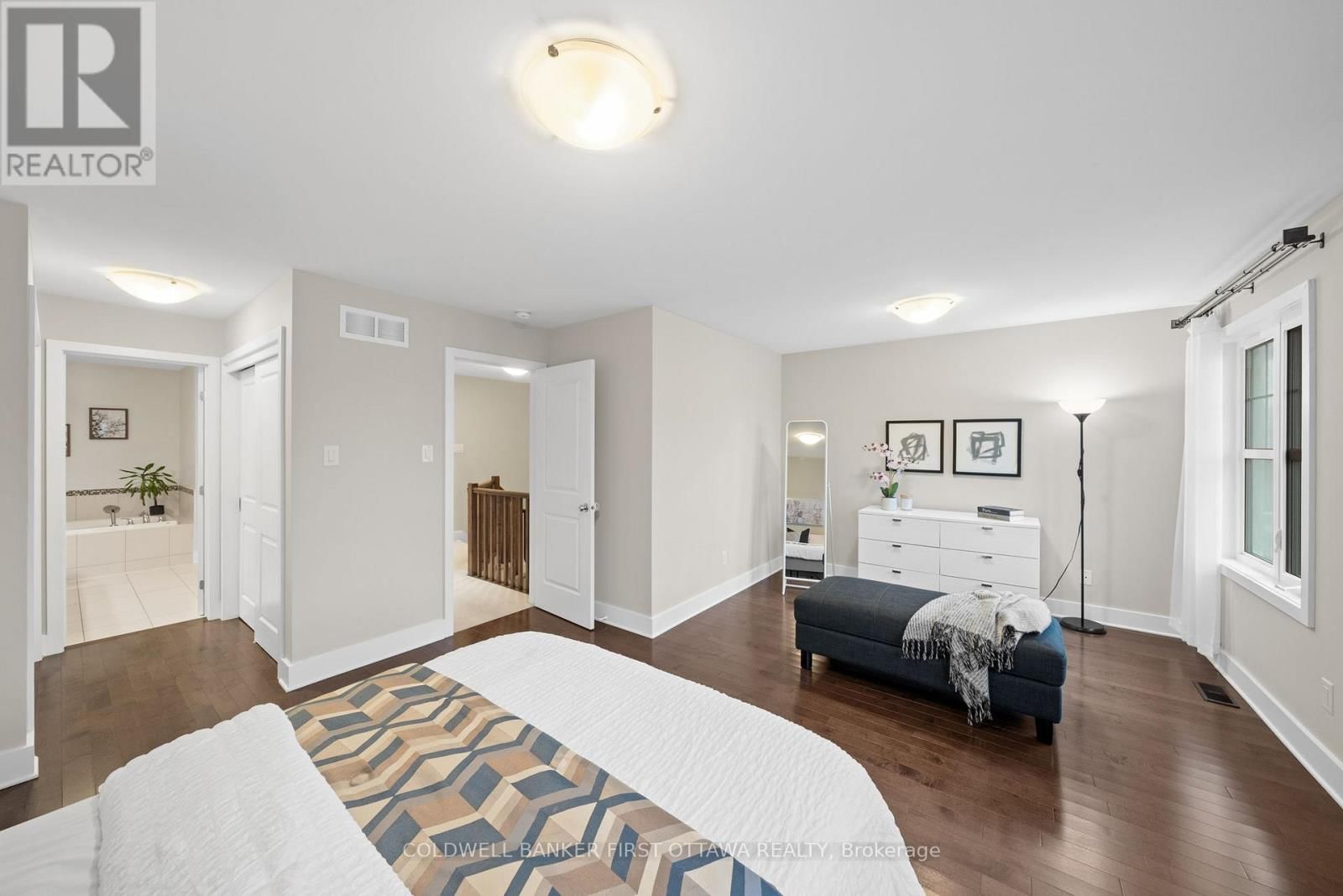 278 FERGUS CRESCENT Image 18