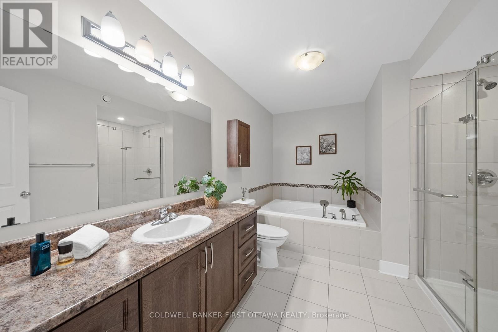 278 FERGUS CRESCENT Image 19