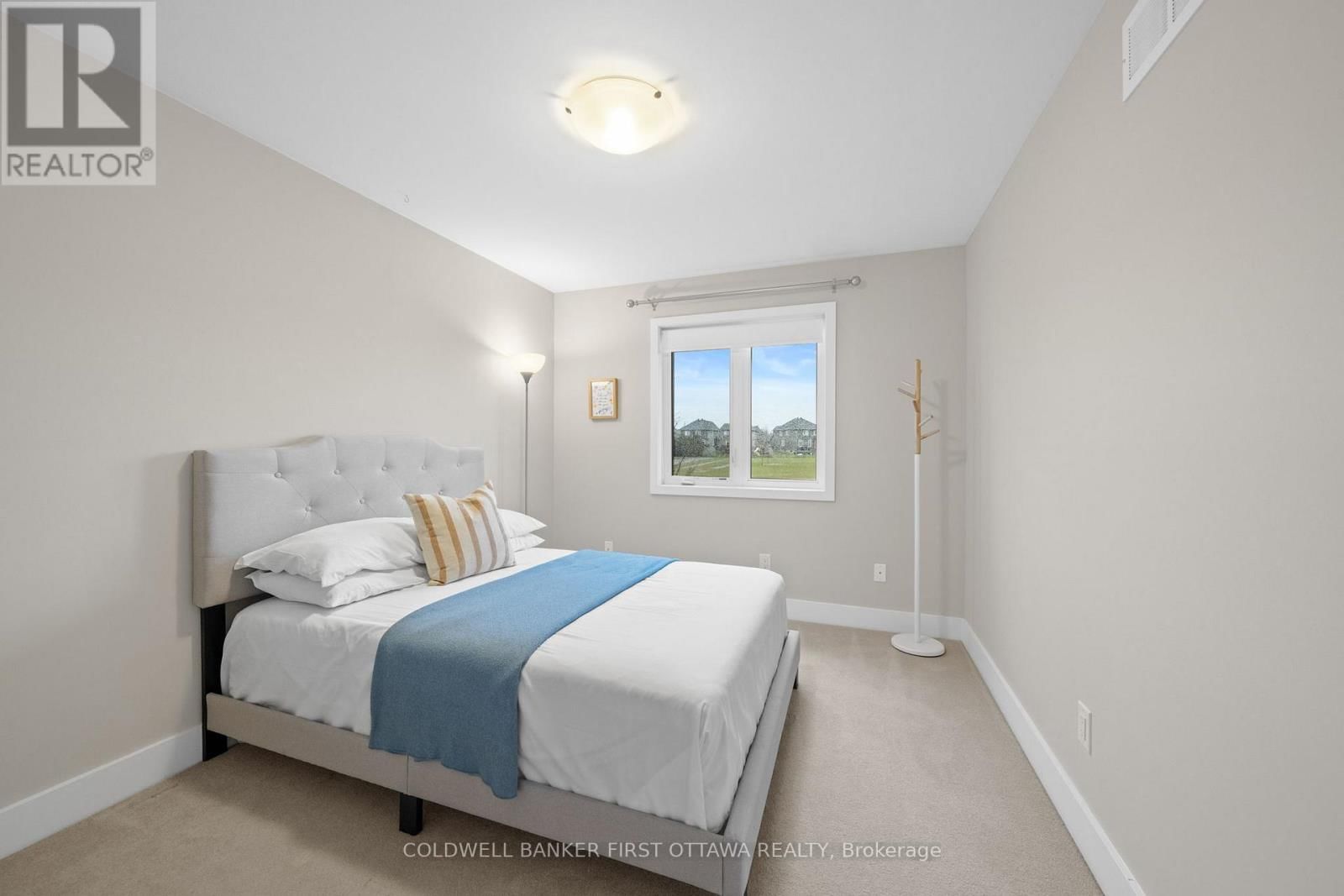 278 FERGUS CRESCENT Image 21