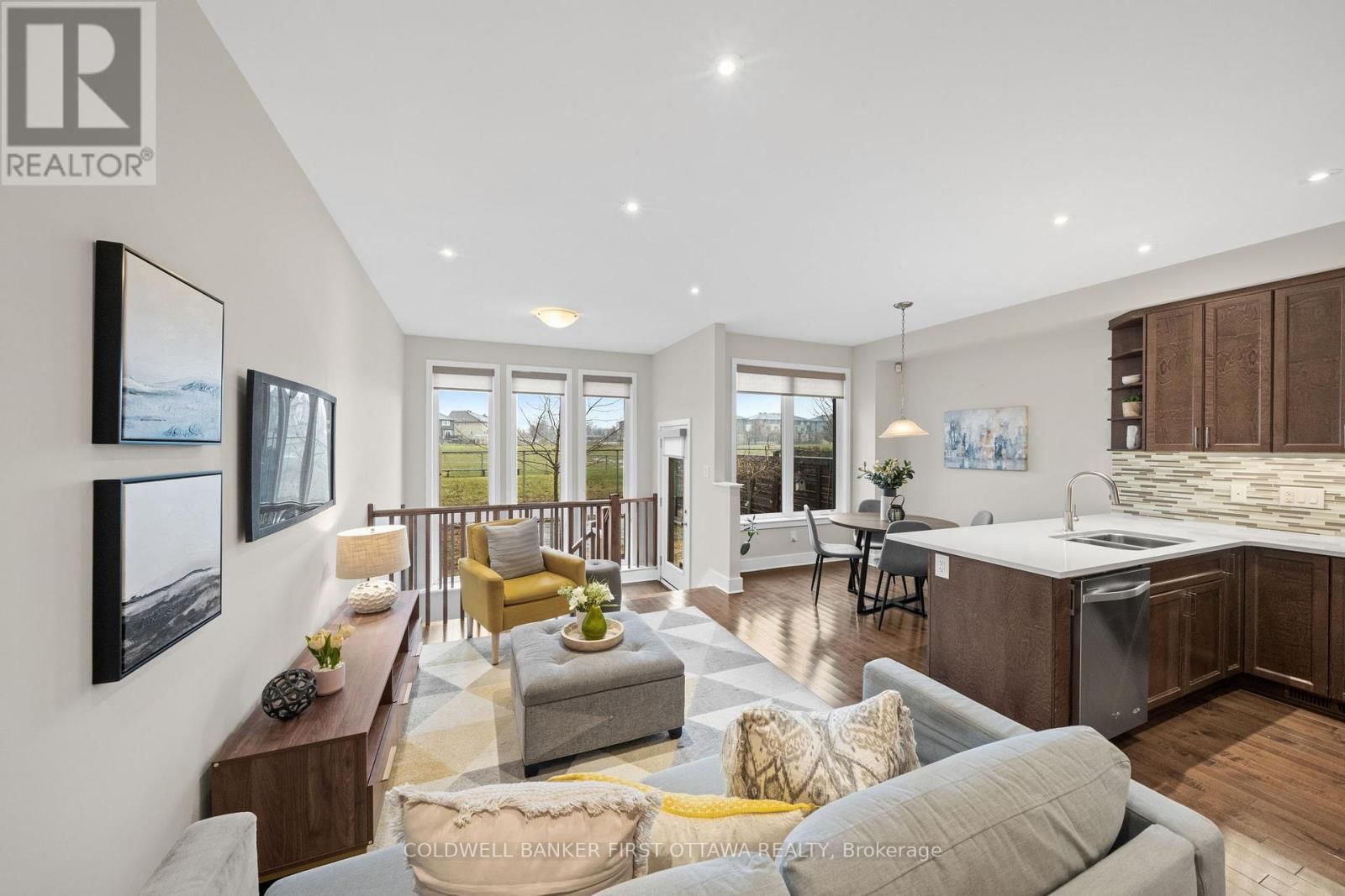 278 FERGUS CRESCENT Image 8