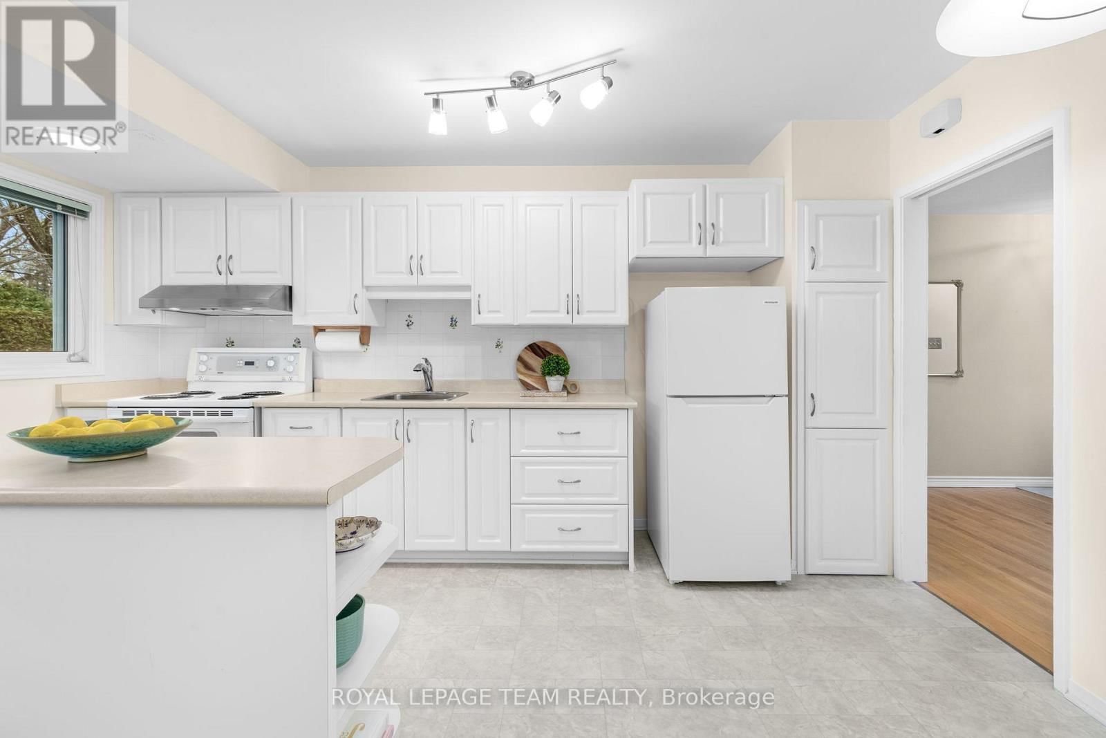 30 ELMSLEY CRESCENT Image 13