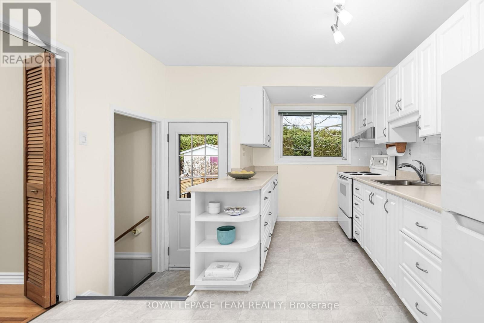 30 ELMSLEY CRESCENT Image 15