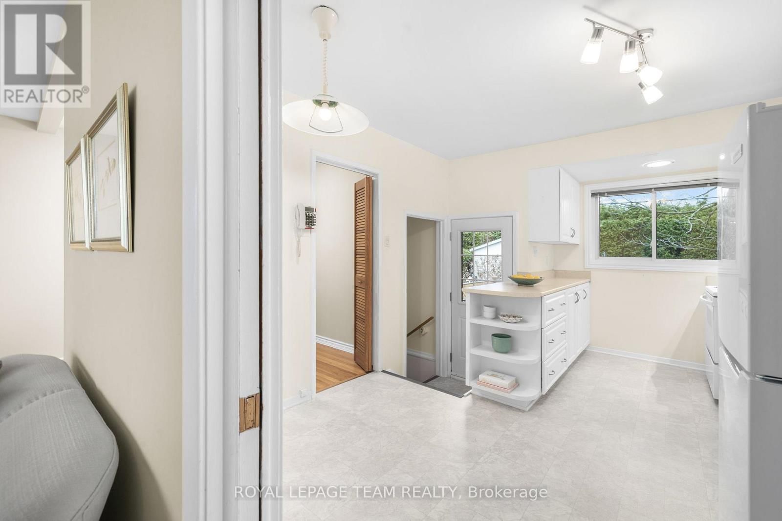 30 ELMSLEY CRESCENT Image 21