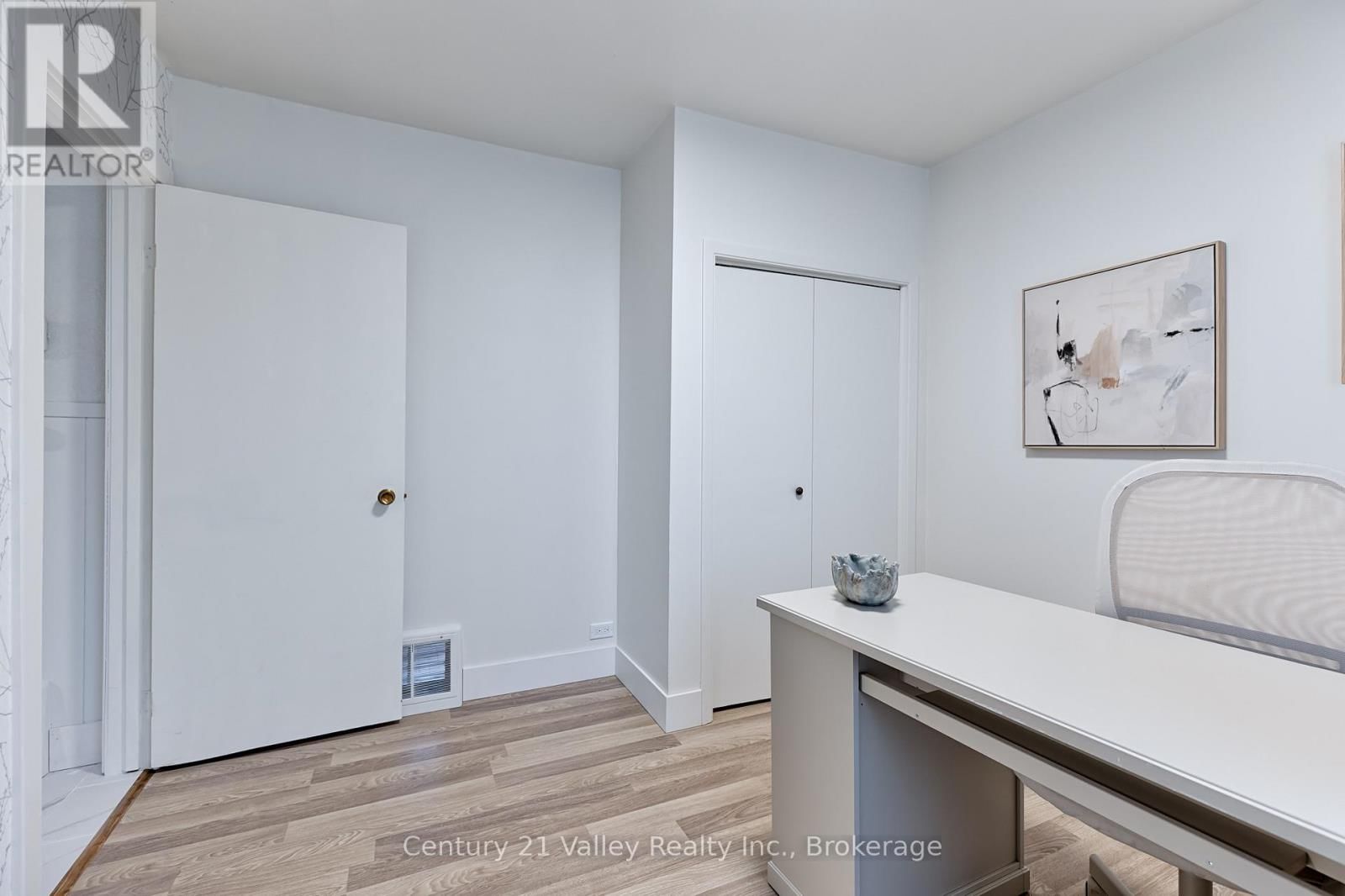 78 GRAHAM AVENUE Image 18