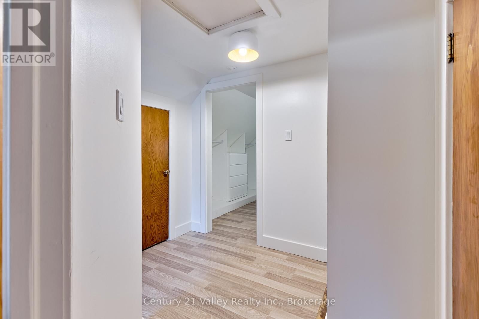 78 GRAHAM AVENUE Image 22