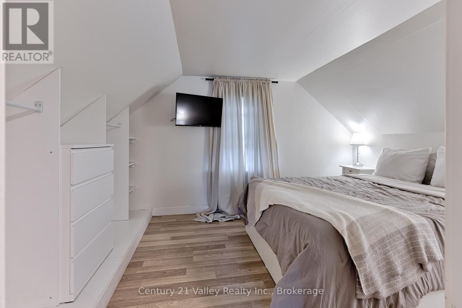 78 GRAHAM AVENUE Image 24