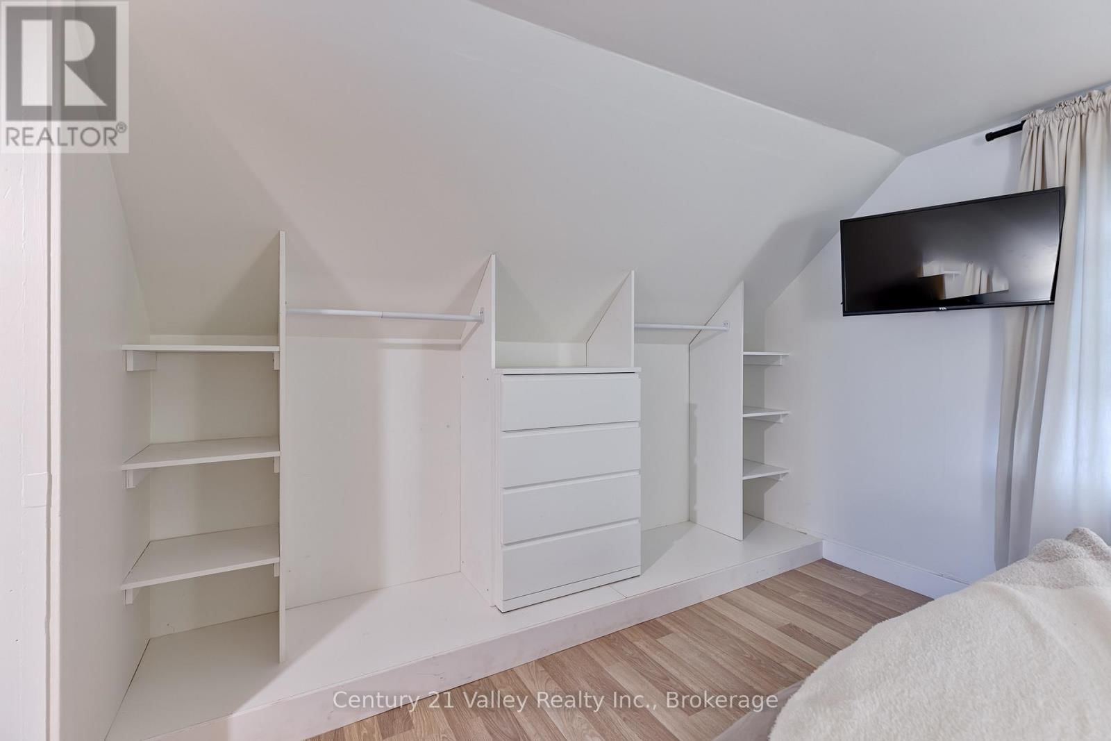 78 GRAHAM AVENUE Image 25