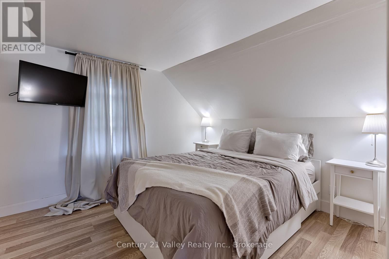 78 GRAHAM AVENUE Image 26