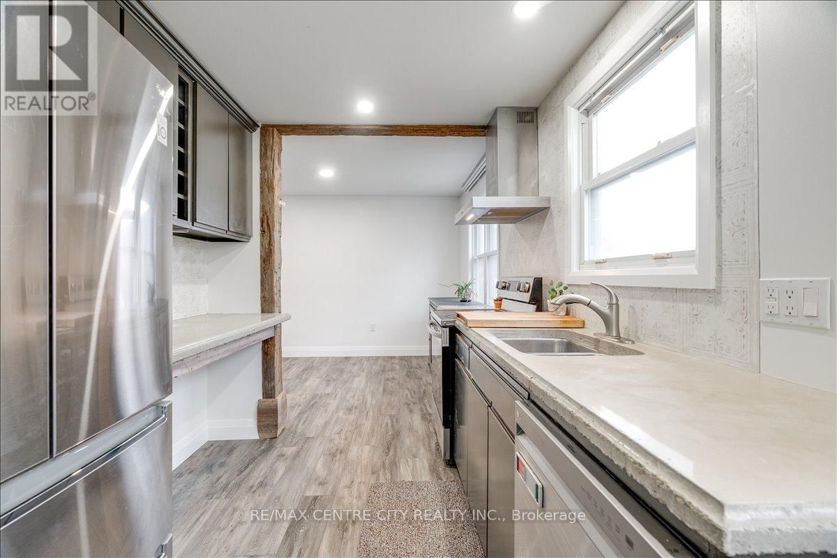 549 VICTORIA STREET Image 12