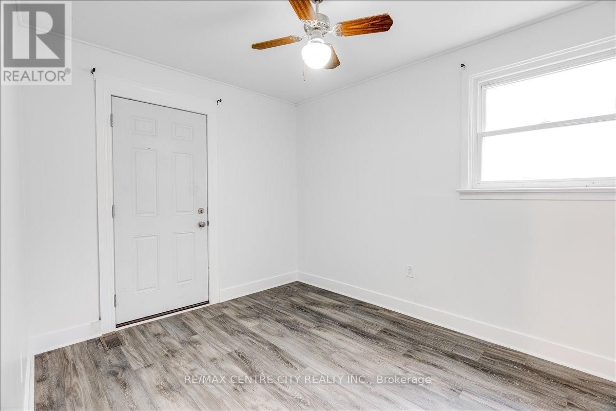 549 VICTORIA STREET Image 14