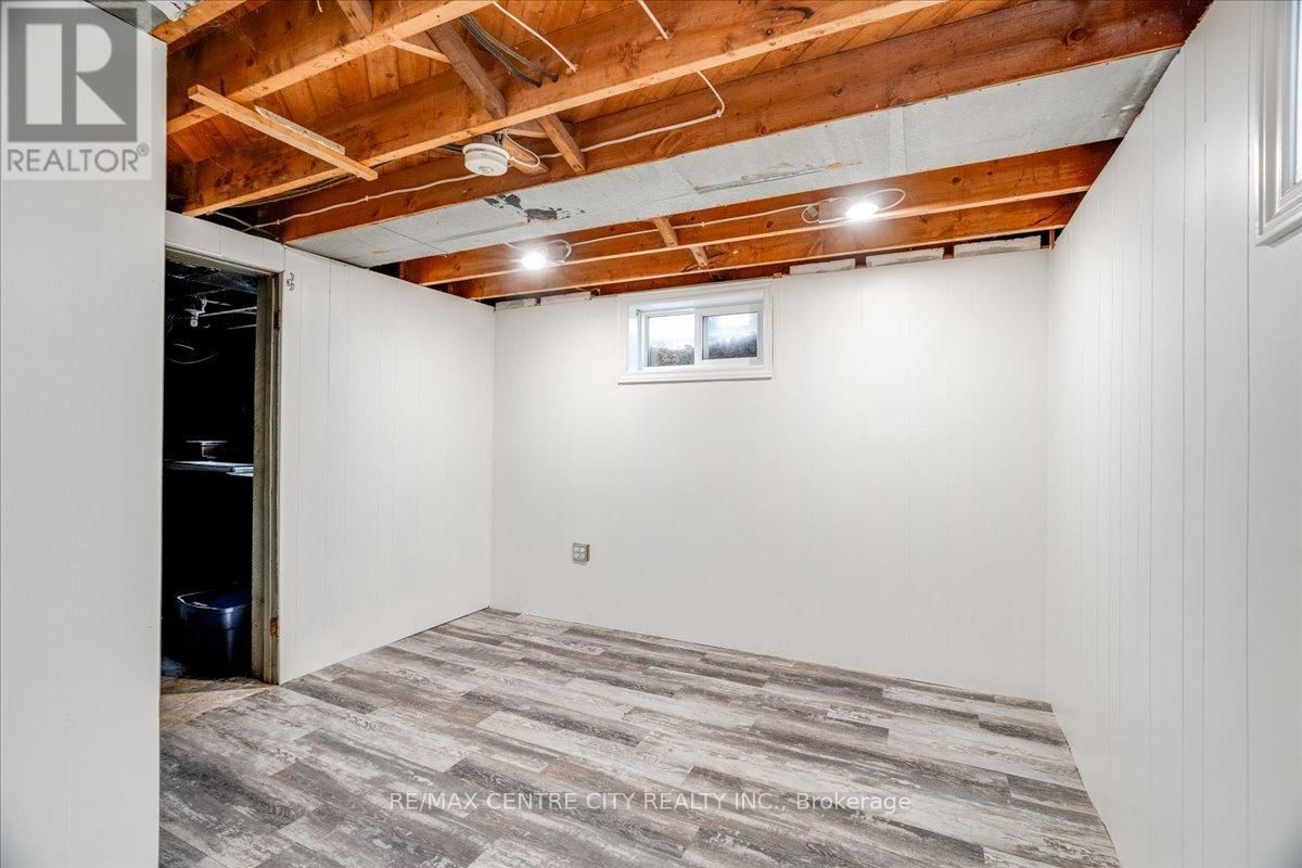 549 VICTORIA STREET Image 20