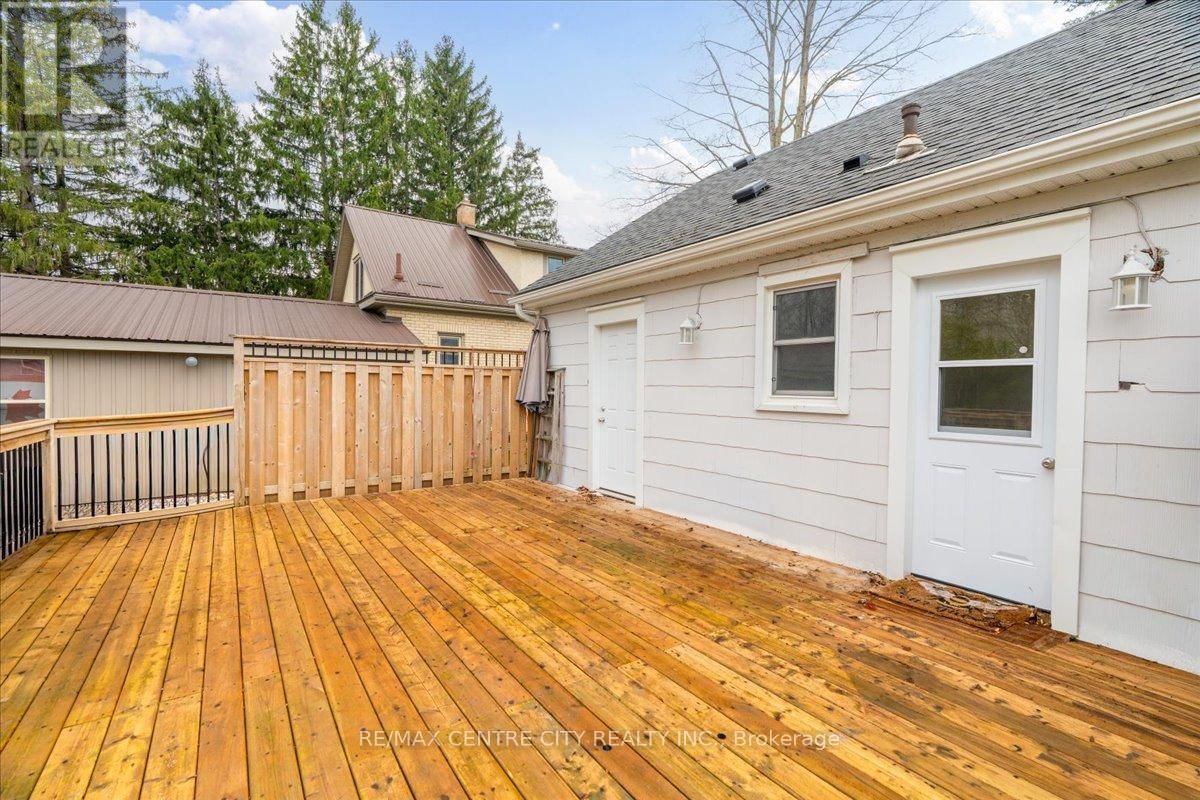 549 VICTORIA STREET Image 22