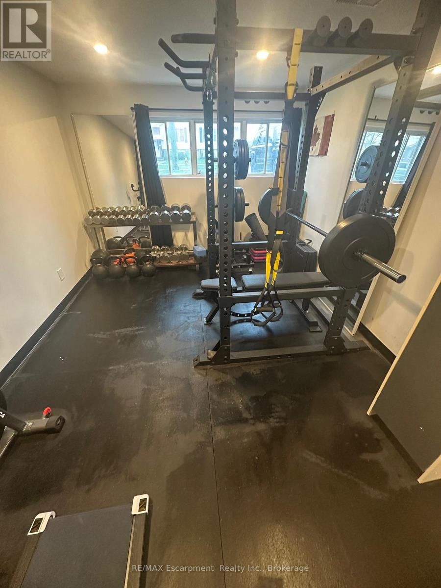 8383 MUNDARE CRESCENT Image 21