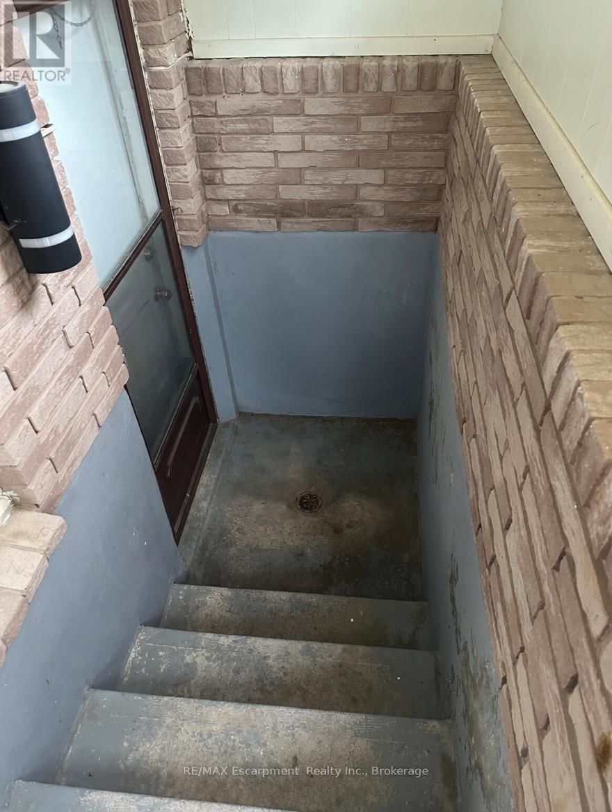 8383 MUNDARE CRESCENT Image 23