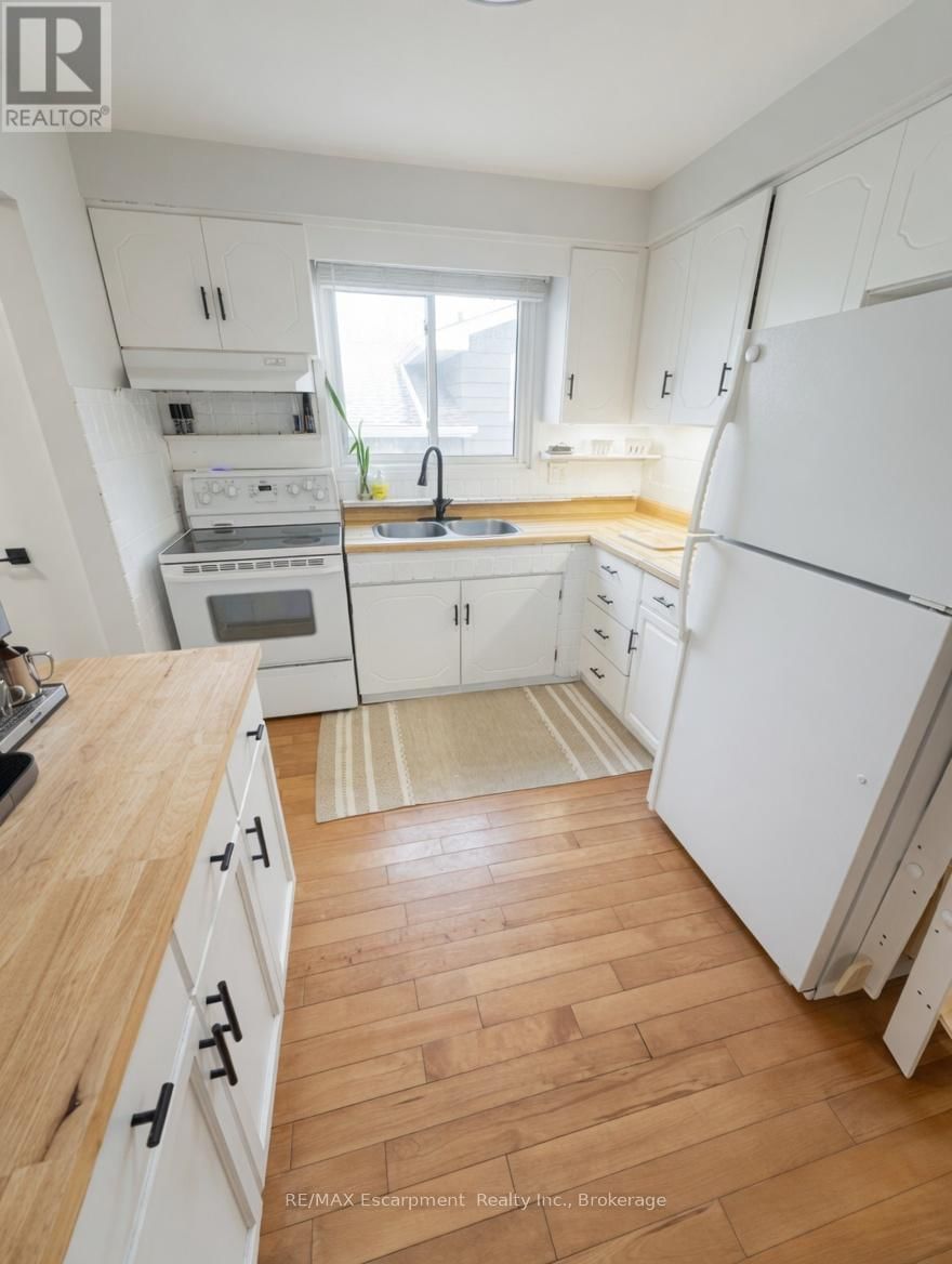 8383 MUNDARE CRESCENT Image 3