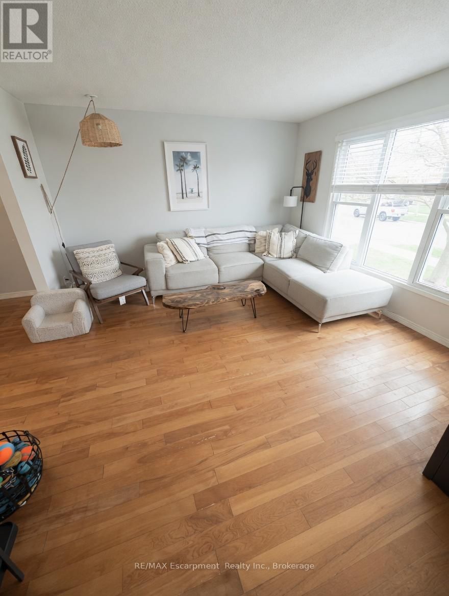 8383 MUNDARE CRESCENT Image 6