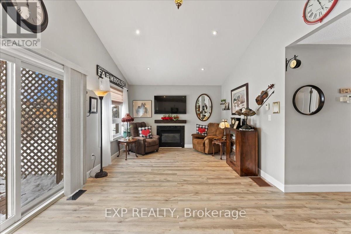 37 WHITE HART LANE Image 13