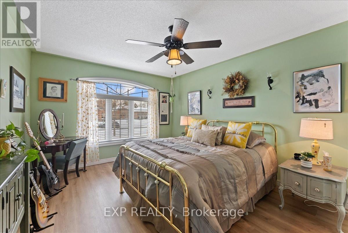 37 WHITE HART LANE Image 19