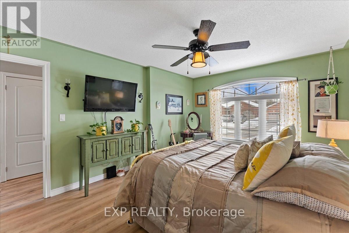 37 WHITE HART LANE Image 22