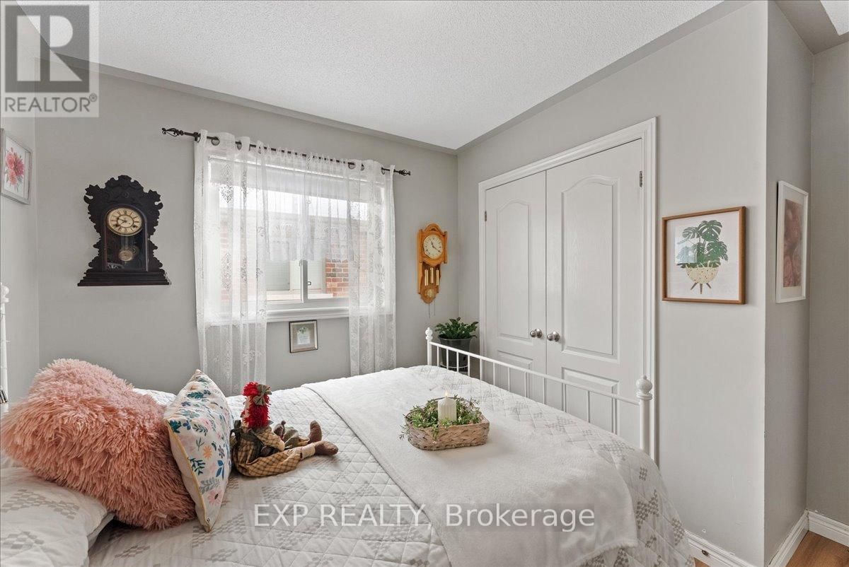 37 WHITE HART LANE Image 24