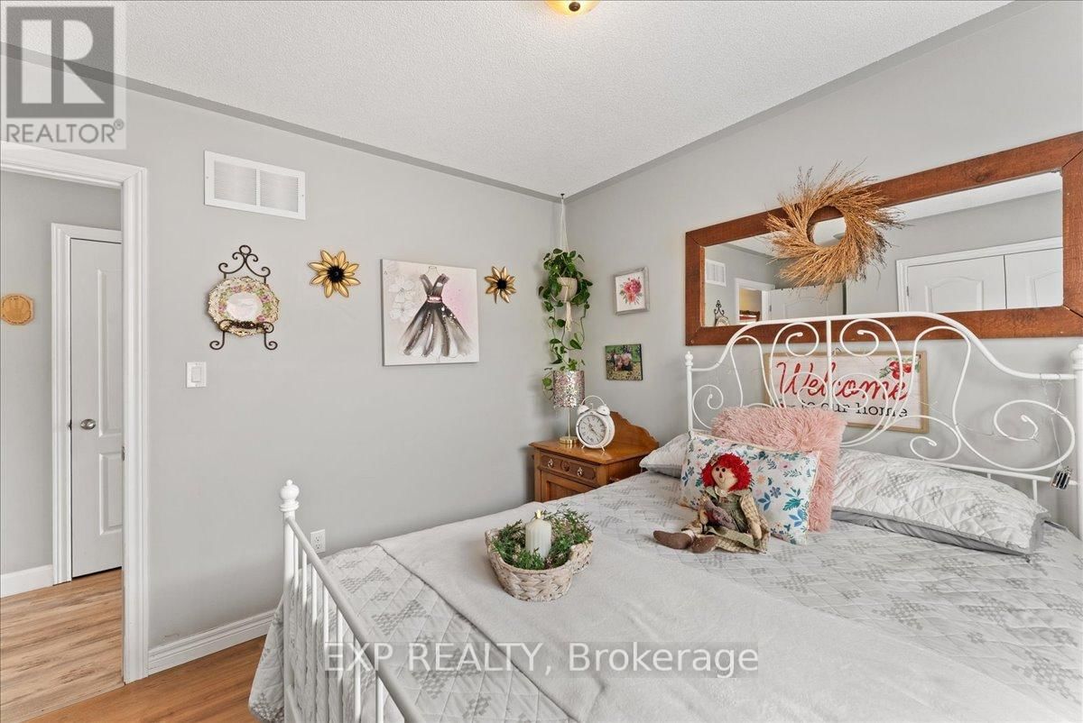 37 WHITE HART LANE Image 25