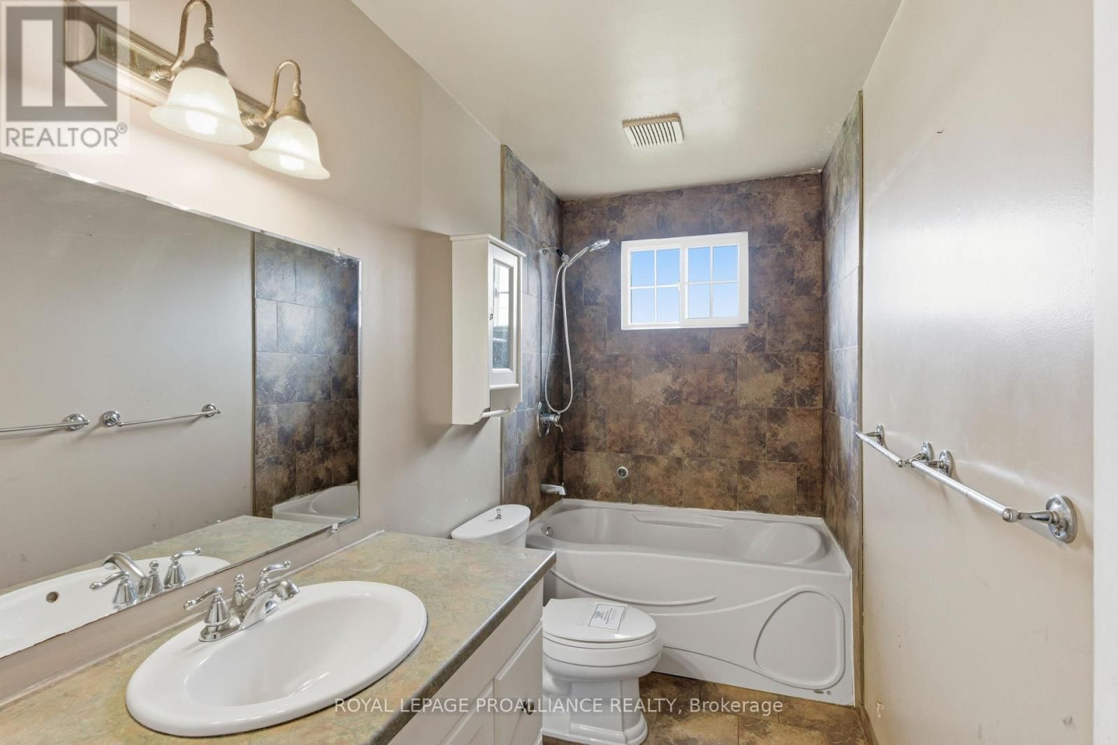 1306 BROCKMOUNT PLACE Image 13