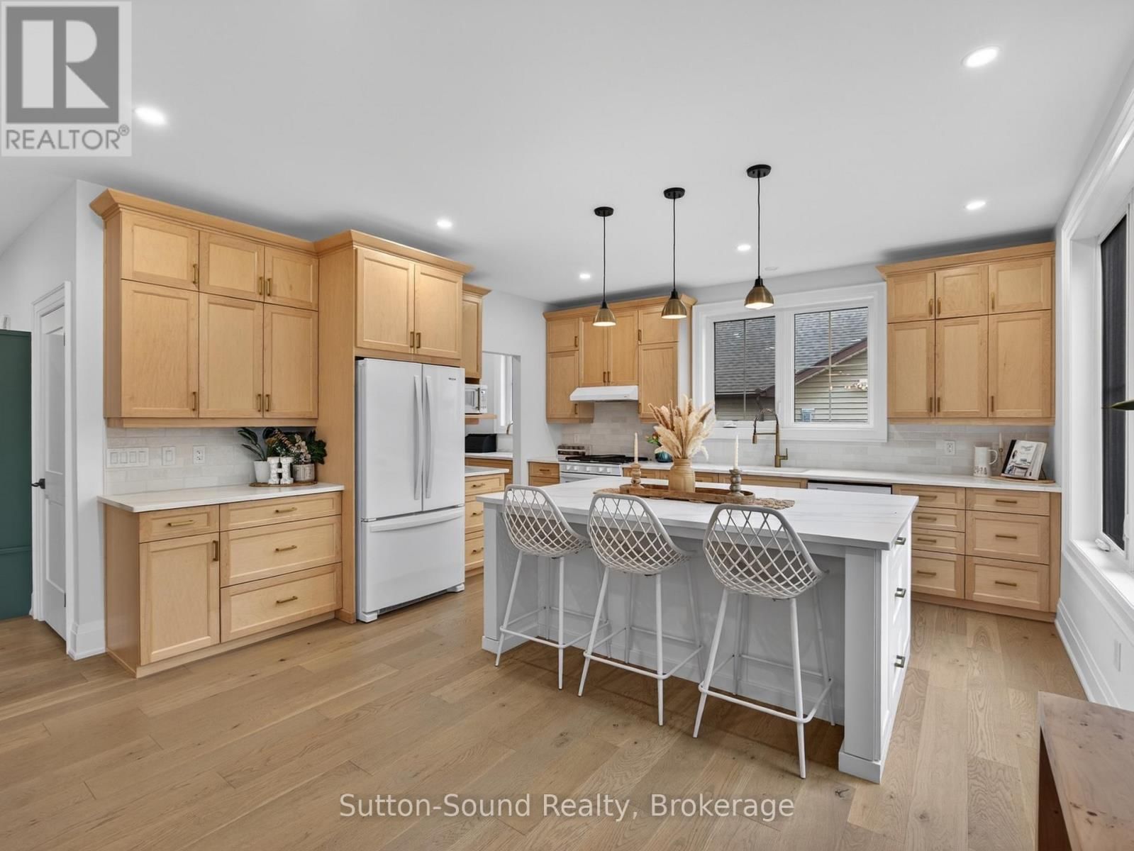 240 BRUCE STREET Image 10