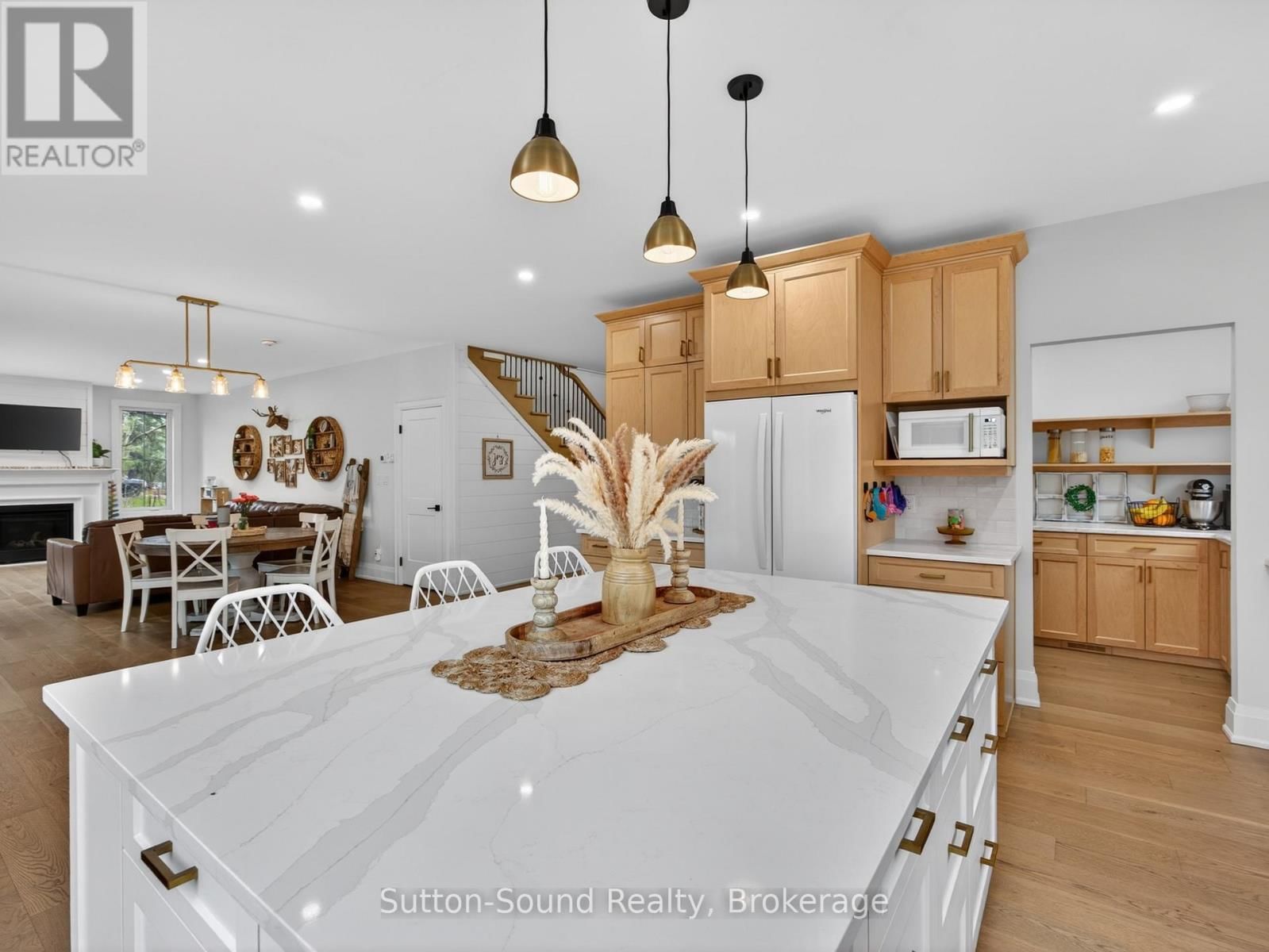 240 BRUCE STREET Image 11