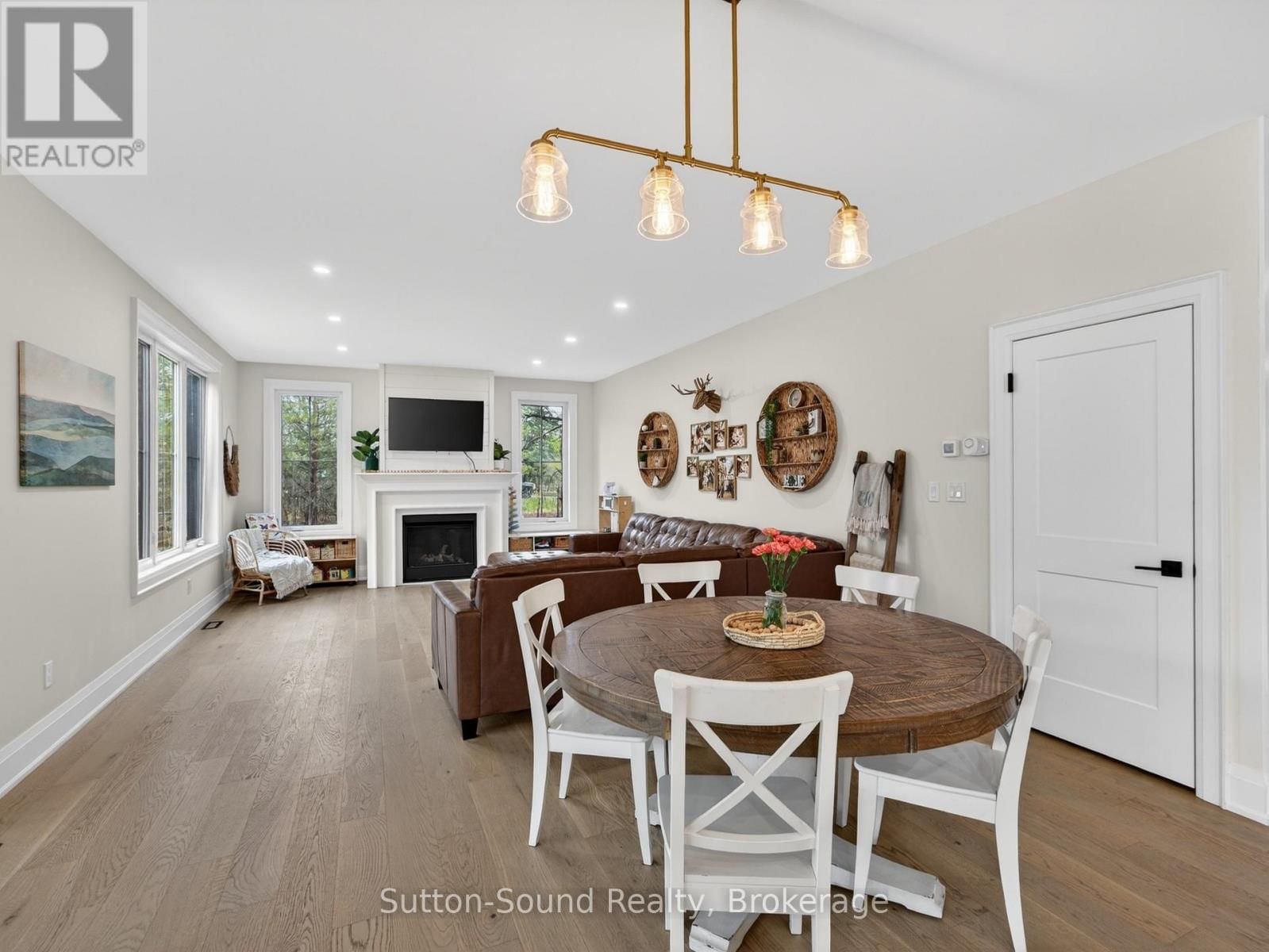 240 BRUCE STREET Image 16