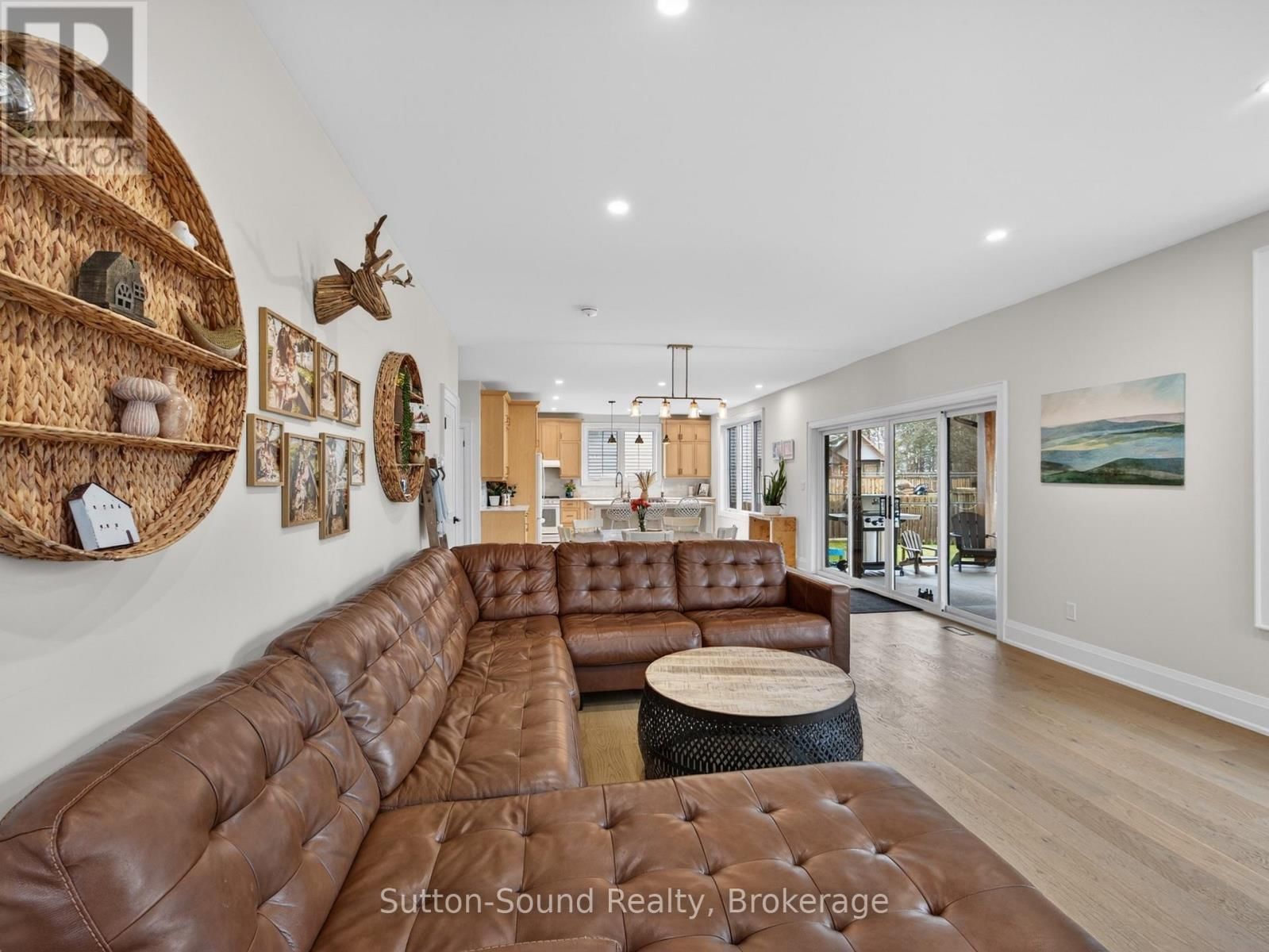 240 BRUCE STREET Image 17