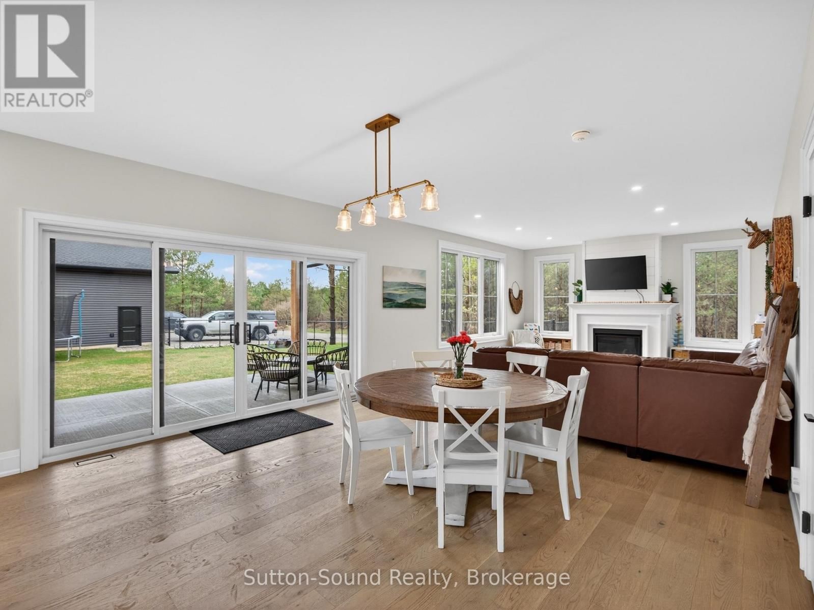 240 BRUCE STREET Image 19