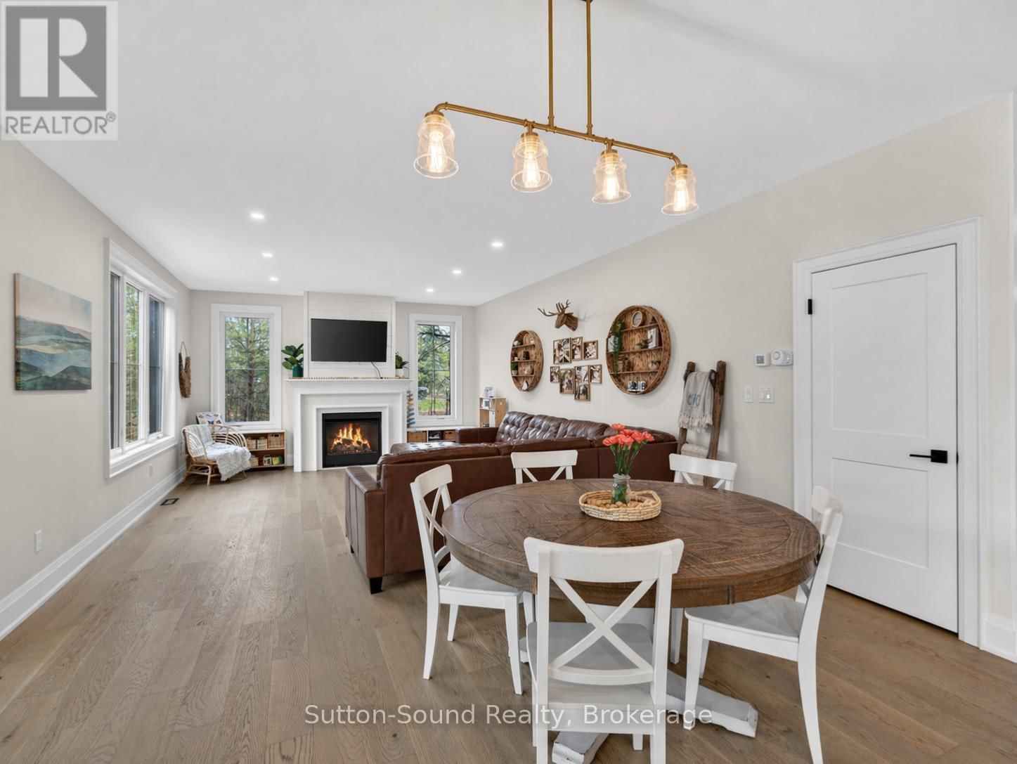 240 BRUCE STREET Image 20