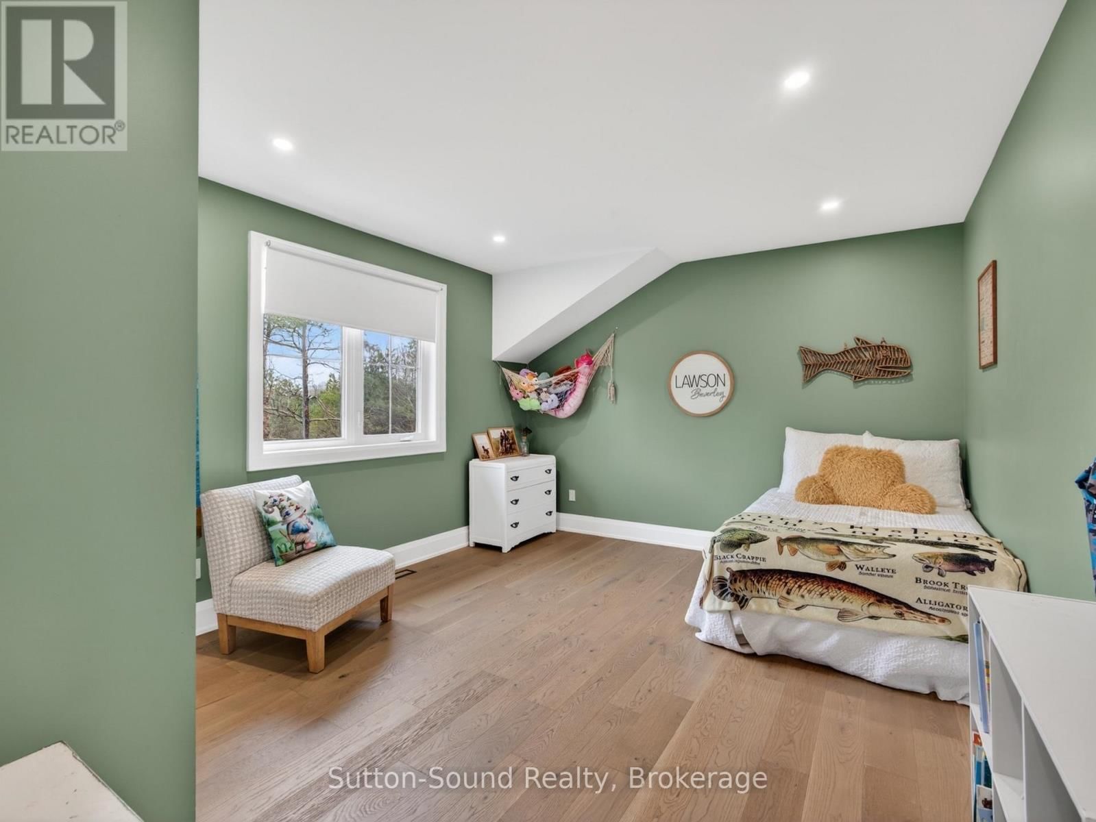 240 BRUCE STREET Image 21