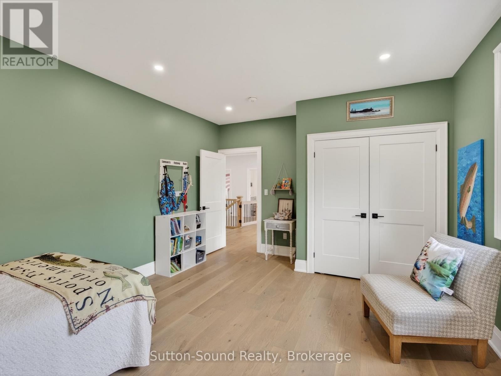 240 BRUCE STREET Image 22