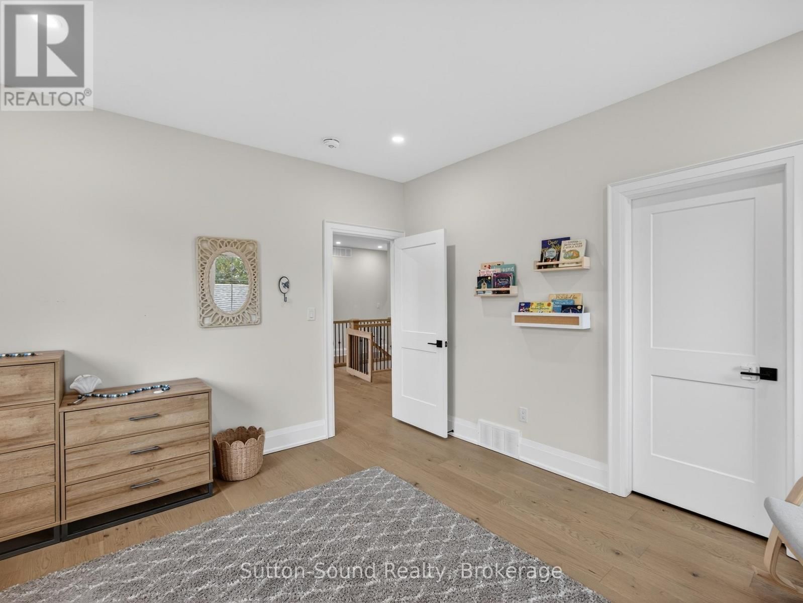 240 BRUCE STREET Image 24